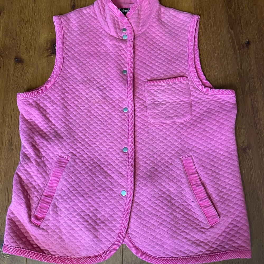 pink vest